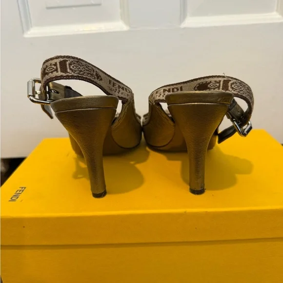 Authentic Fendi Selleria Gold Leather Slingbacks, Size 37. Made in Italy - Picture 3 of 4